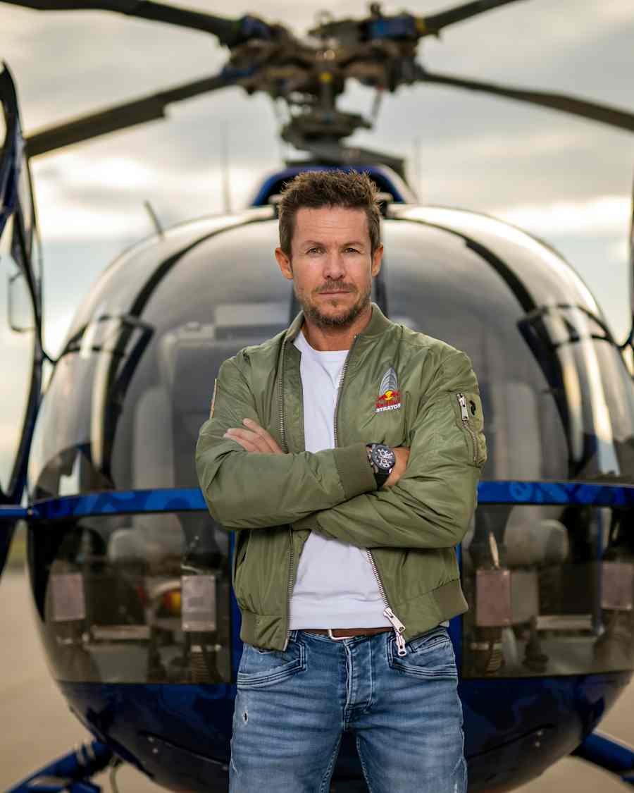 felix-baumgartner-red-bull-helicopter-salzburg-2022